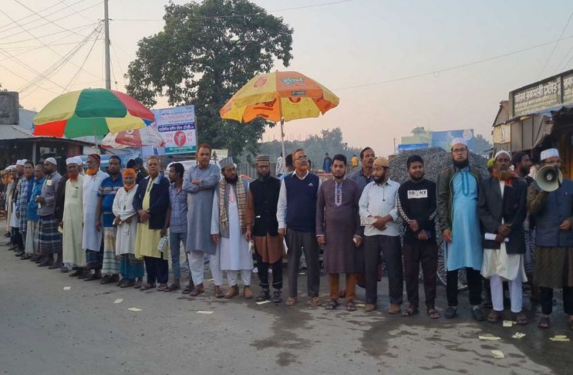 কুষ্টিয়ায় সেতু নির্মাণকাজ দ্রুত শেষ করার দাবিতে জামায়াতের মানববন্ধন