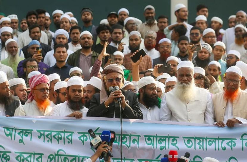 বাউল আবুল সরকারের শাস্তির দাবিতে জুমার খুৎবায় গর্জে উঠলেন খতিবরা