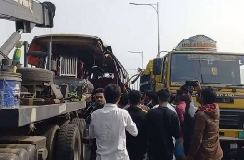 ঢাকা–ভাঙ্গা এক্সপ্রেসওয়েতে বাস–ট্রাক সংঘর্ষে নিহত ৩