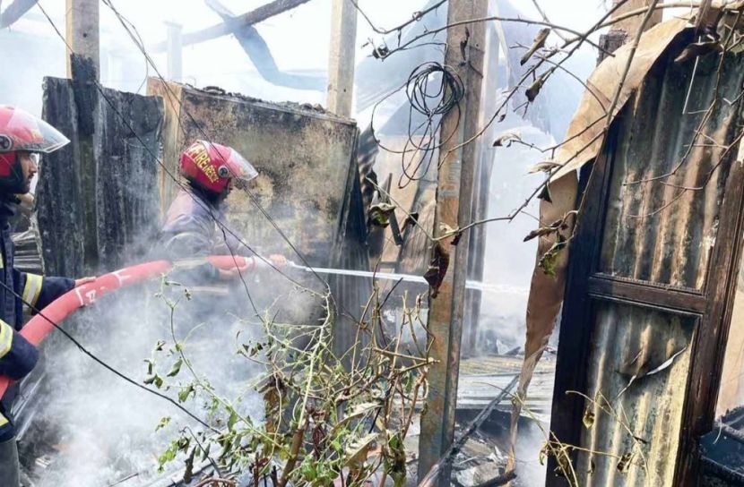 গজারিয়ায় সিলিন্ডার বিস্ফোরণে দুই বাড়ি পুড়ে ছাই