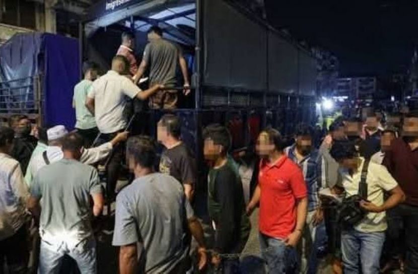 মালয়শিয়ার সেলেয়াং বারুতে বাংলাদেশিসহ ৮৪৩ জন আটক।