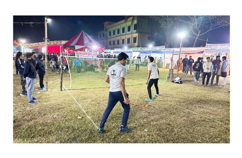 ঝালকাঠিতে মেলার মাঠে ব্যাডমিন্টন টুর্নামেন্ট