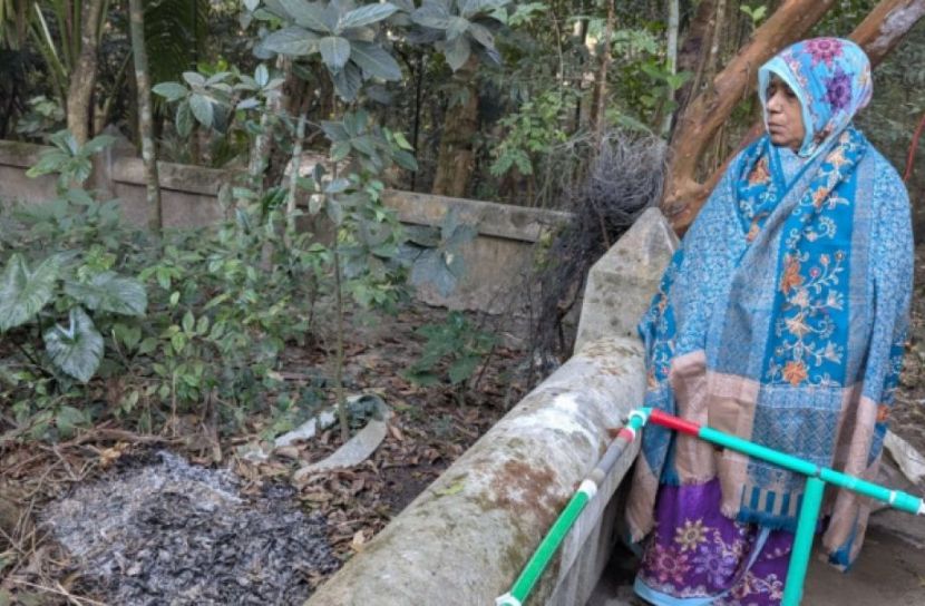 বিজয় দিবসের আগের রাতে বীর মুক্তিযোদ্ধার কবরে আগুন