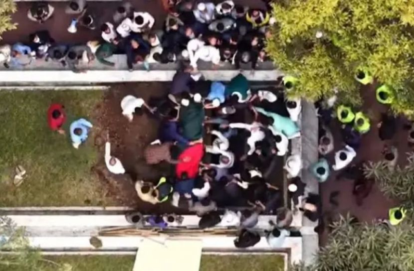 কাজী নজরুল ইসলামের সমাধির পাশে বিপ্লবী হাদির দাফন সম্পন্ন