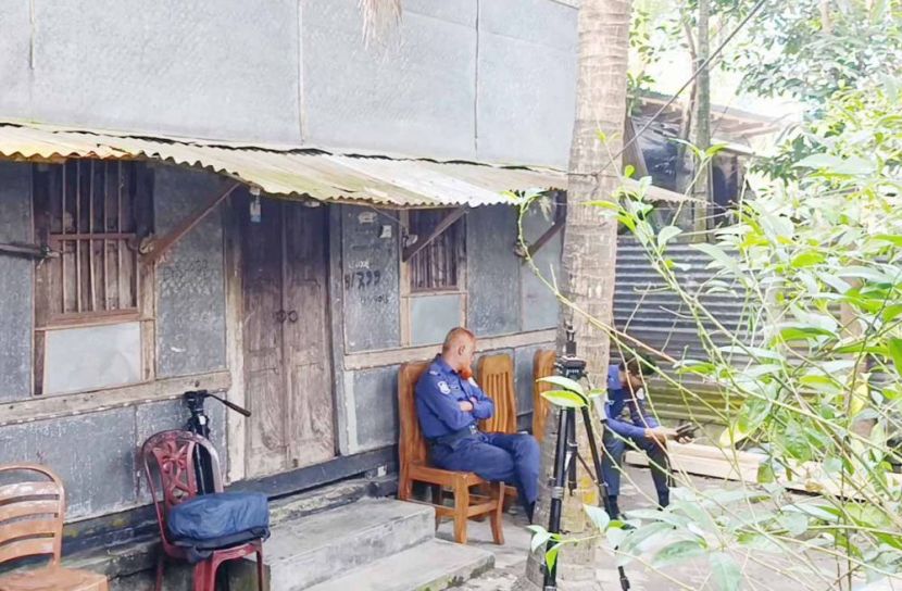 ঝালকাঠিতে শোকে স্তব্ধ ওসমান হাদির গ্রামের বাড়ি