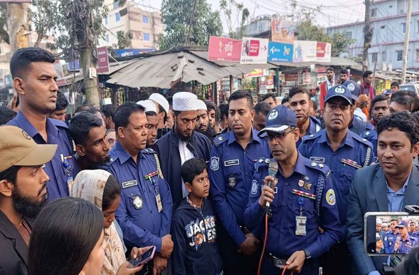 সাড়ে ৩ ঘণ্টা পর ঝালকাঠিতে সড়ক অবরোধ প্রত্যাহার