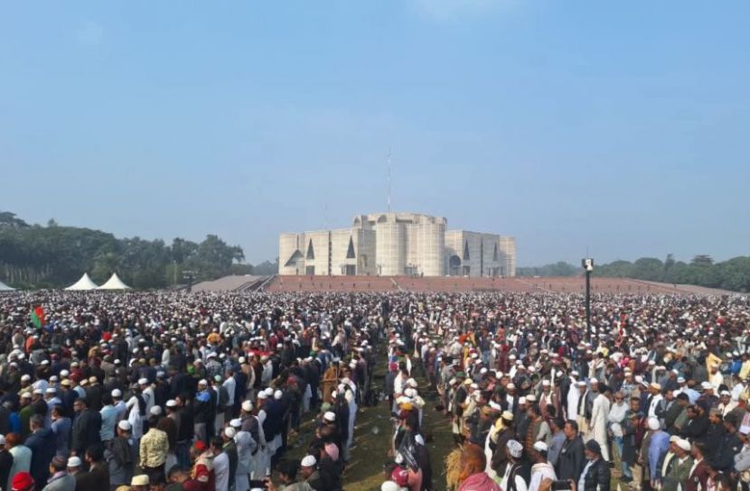 স্মরণকালের রেকর্ডসংখ্যক মানুষের অংশগ্রহণে খালেদা জিয়ার জানাজা সম্পন্ন