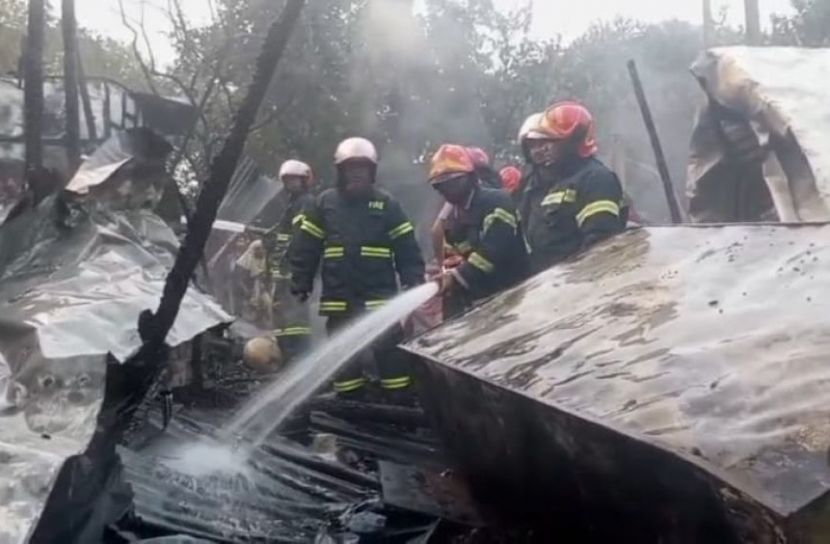 মুন্সীগঞ্জে অগ্নিকাণ্ডে ৬টি বসতঘর পুড়ে ছাই