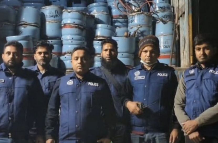 লুট হওয়া প্রায় ১৩ লাখ টাকা মূল্যের ৪৬২টি খালি এলপিজি গ্যাস সিলিন্ডার উদ্ধার