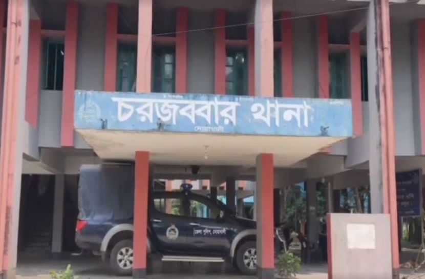 ছাত্রীকে নিয়ে পালাল প্রধান শিক্ষক, মাদ্রাসায় অগ্নিসংযোগ