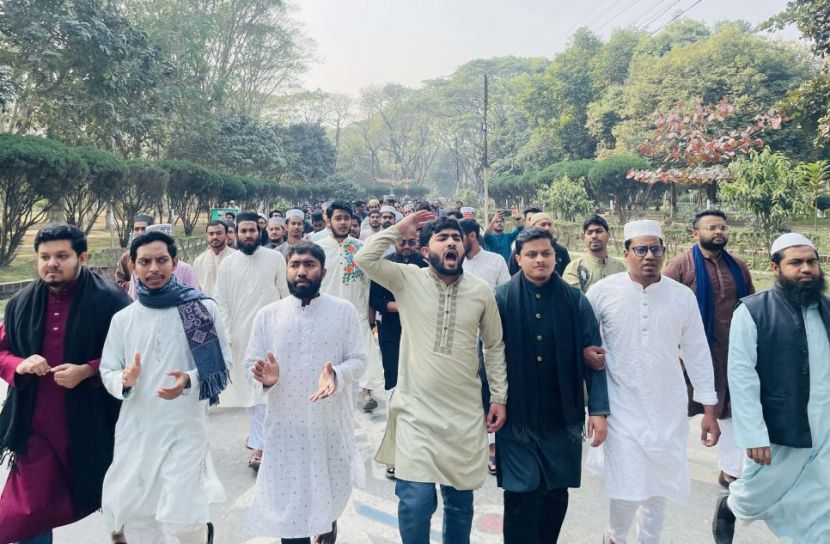 ইবিতে শহীদ হাদির হত্যার বিচারের দাবিতে মুক্তিকামী জনতার বিক্ষোভ