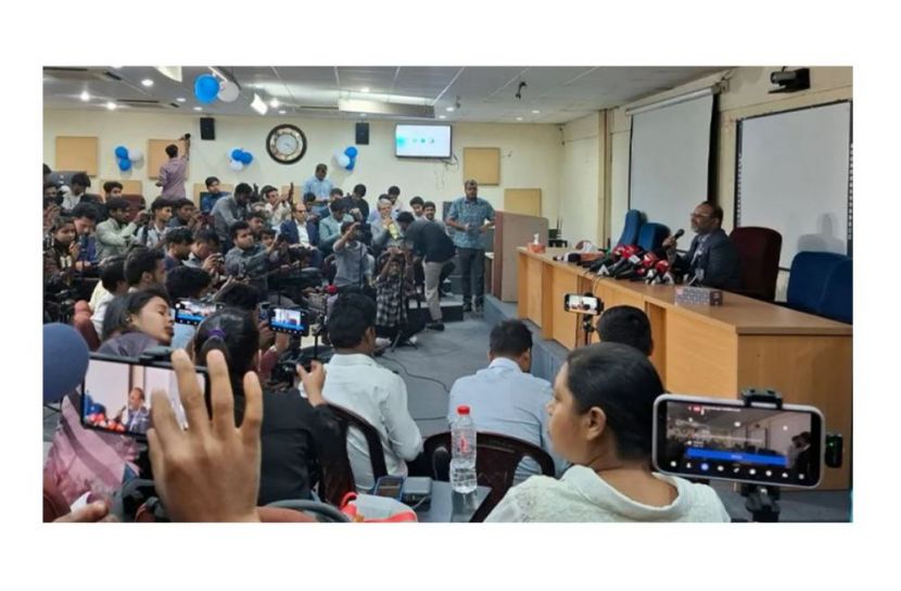 দায়িত্ব থেকে সরে দাঁড়াতে চান ঢাবি ভিসি