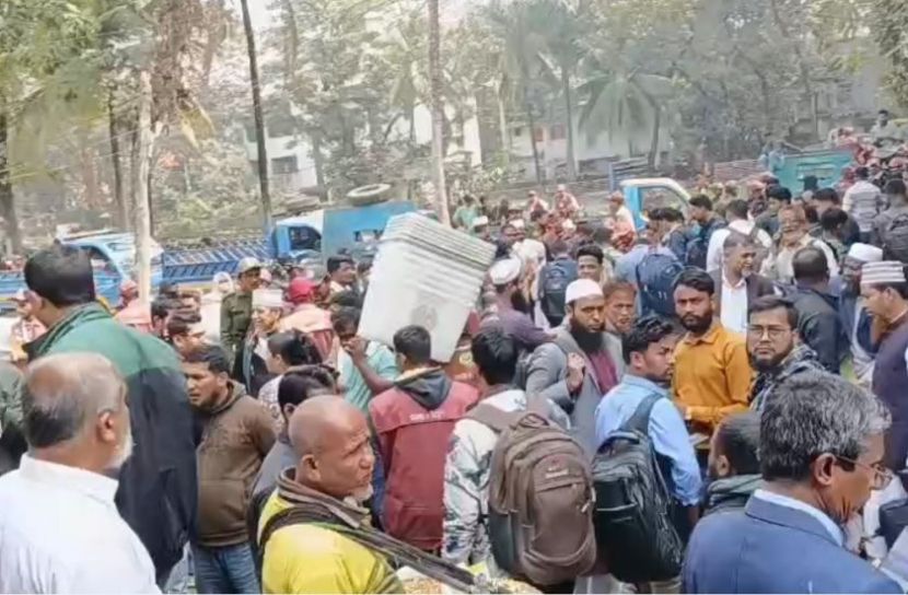 লক্ষ্মীপুরের ৪ সংসদীয় আসনের ৪৯৬ ভোটকেন্দ্রে যাচ্ছে ব্যালট বক্স ও নির্বাচনী সরঞ্জাম