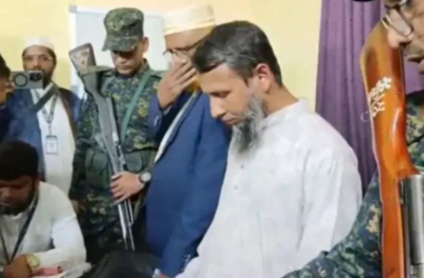 শরীয়তপুরে ৭ লাখ টাকা-ভোটার তালিকাসহ জামায়াত কর্মী ধৃত