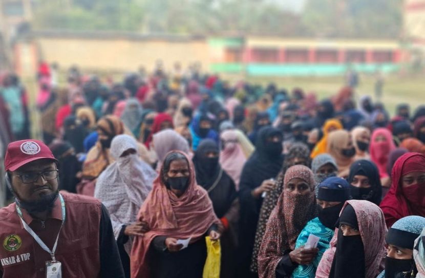 নোয়াখালীতে নারী ভোটারদের উপচে পড়া ভিড়