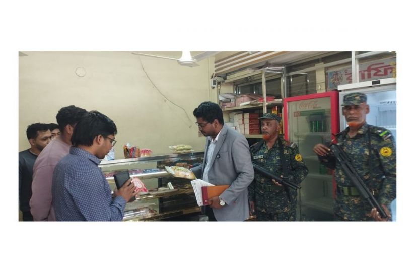 মুন্সীগঞ্জে বেশি দামে নেয়াতে বেকারিকে ৪ হাজার টাকা জরিমানা 