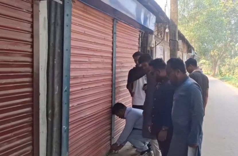 শ্রীনগরে আ'লীগ কার্যালয়ে তালা দিলো এনসিপি