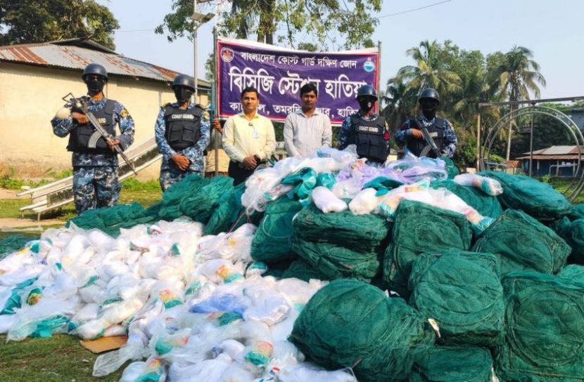 নোয়াখালীতে ৪০ লাখ টাকার অবৈধ জাল ও পলিথিন জব্দ