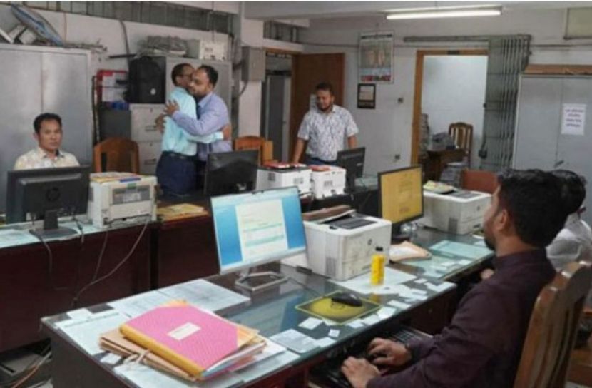 Offices, courts resume services