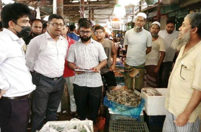 নোয়াখালীতে  জেলি মিশ্রিত ১৪২ কেজি চিংড়ি জব্দ, দুই ব্যবসায়ীকে জরিমানা