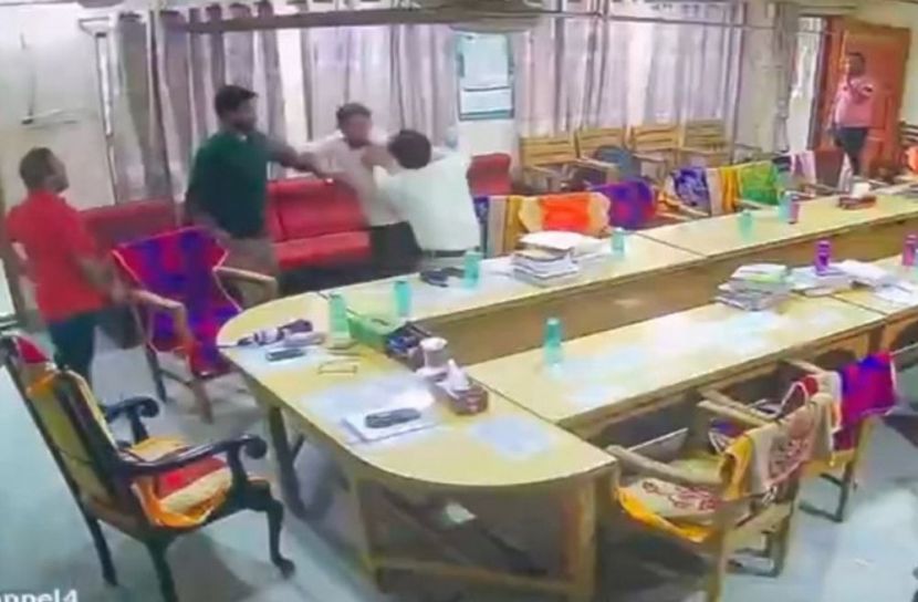 অধ্যক্ষ-সহাকরী অধ্যাপকের মারামারি, ভিডিও ভাইরাল