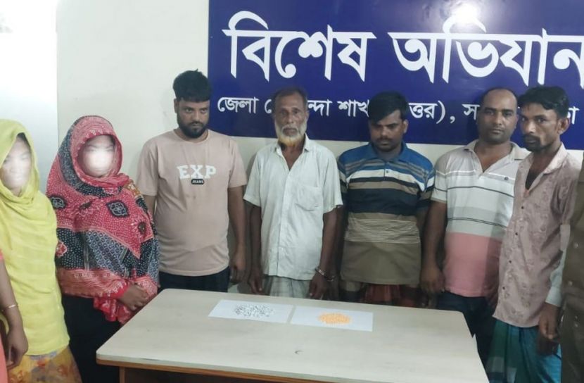 ডিবির অভিযানে সাভার-আশুলিয়ায় গ্রেফতার ১০