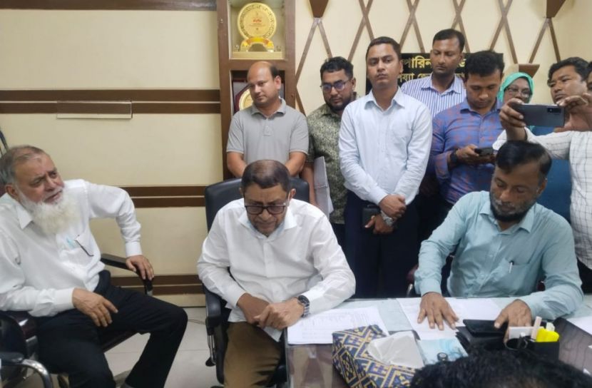 নোয়াখালী জেনারেল হাসপাতালে হঠাৎ স্বাস্থ্যমন্ত্রী, তত্ত্বাবধায়ক ক্লোজড