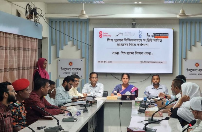 দৌলতদিয়ায় অভিযানের সময় হ্যান্ডকাফ সহ মাদক ব্যবসায়ীকে  ছিনতাই 