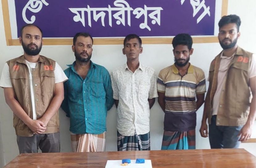 মাদারীপুরে ইয়াবাসহ তিন মাদক কারবারি আটক