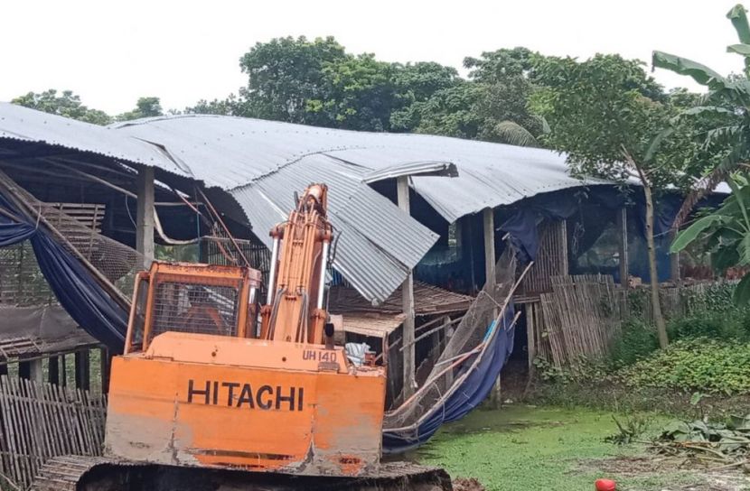 গোয়ালন্দে সরকারি খালে অবৈধ স্থাপনা উচ্ছেদ অভিযান