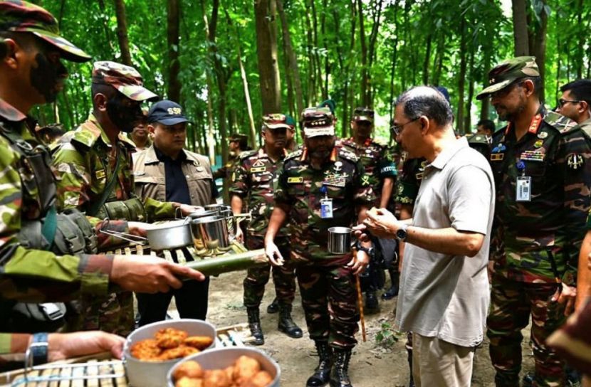সেনাবাহিনীর গ্রীষ্মকালীন মহড়া পরিদর্শন প্রধানমন্ত্রীর