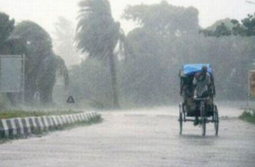 ভারী বৃষ্টির পূর্বাভাস, সমুদ্র বন্দরে ৩ নম্বর সতর্ক সংকেত 