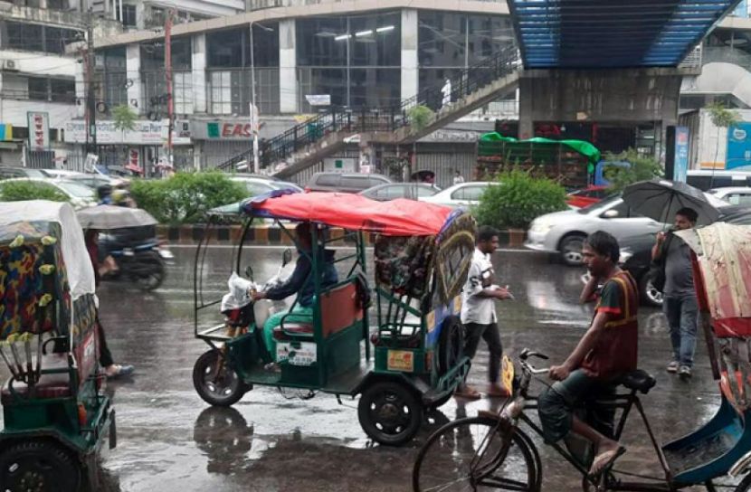 অবিরাম বৃষ্টিতে অচল ঢাকা