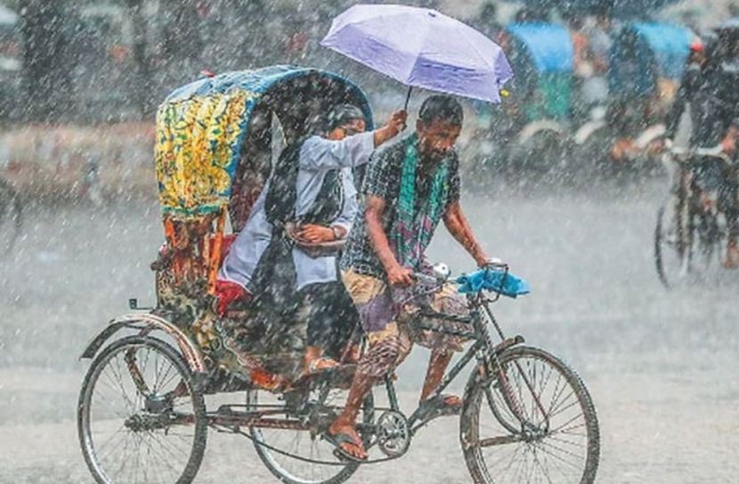 বৃষ্টিপাতের তীব্রতা কিছুটা কমলেও আবারও ভারি বর্ষণের শঙ্কা