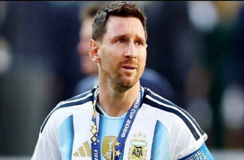হার মেনে নিয়ে অশ্রুসিক্ত  মেসি