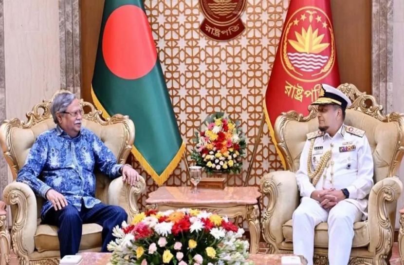 রাষ্ট্রপতির সাথে সৌজন্য সাক্ষাৎ বিদায়ি নৌপ্রধানের  