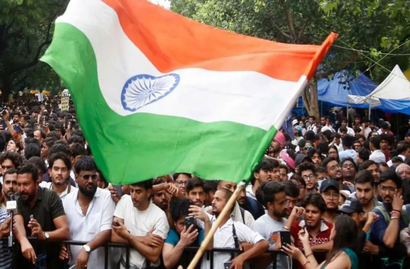 দিল্লির বিক্ষোভস্থলে বিশৃঙ্খলায় পুলিশের টিয়ালশেল নিক্ষেপ ও লাঠিচার্জ