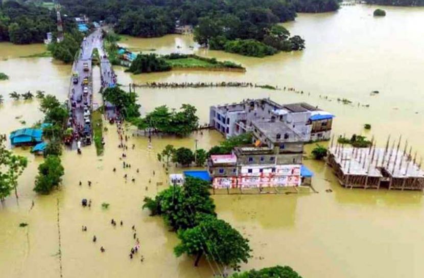 আকস্মিক বন্যার পর ফিরছে স্বাভাবিকতা