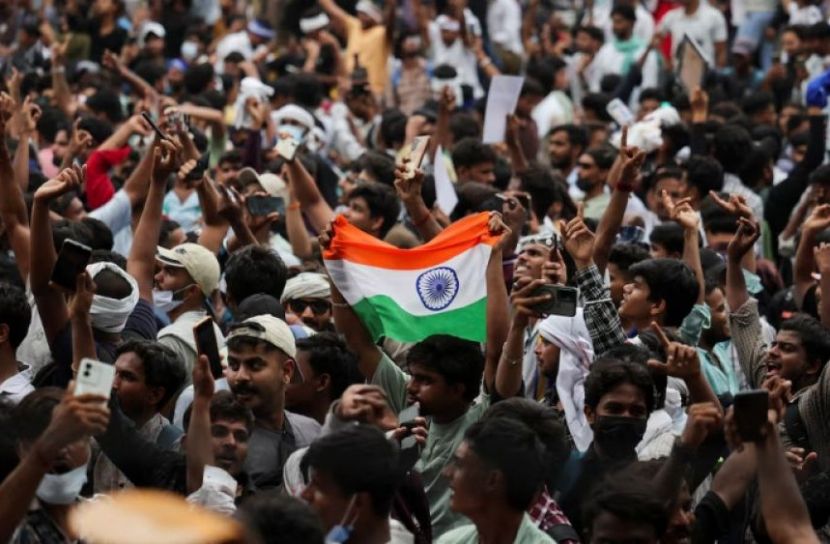 আবারও আন্দোলনের হুঁশিয়ারি ‘ককরোচ পার্টির’