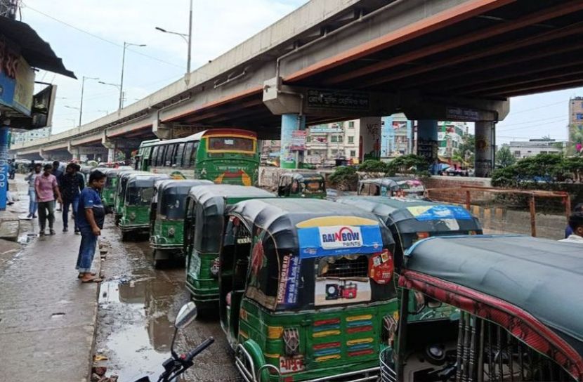 গ্যাস সংকটে বিপর্যস্ত সিএনজি চালকরা