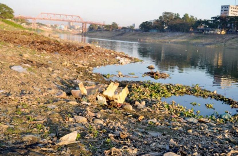 দখল-দূষণে বিপন্ন দেশের নদী