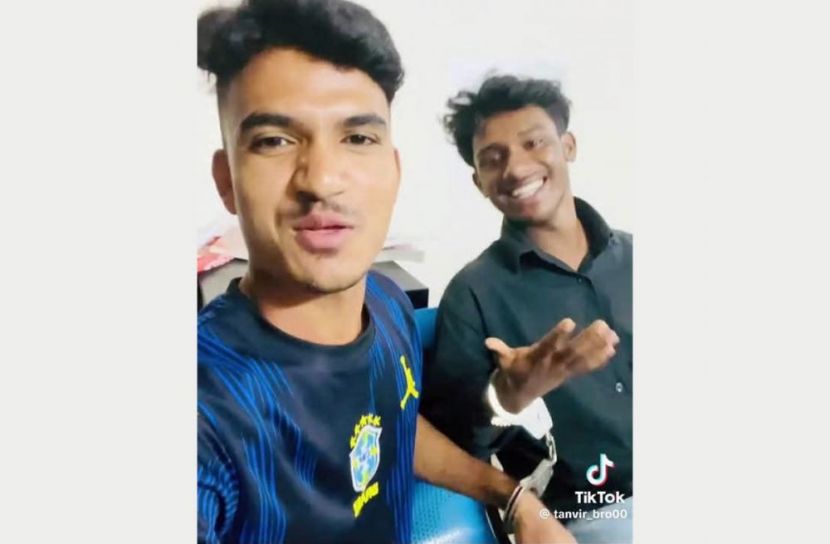থানার ভেতর হ্যান্ডকাফ পরা আসামির টিকটক ভিডিও ভাইরাল