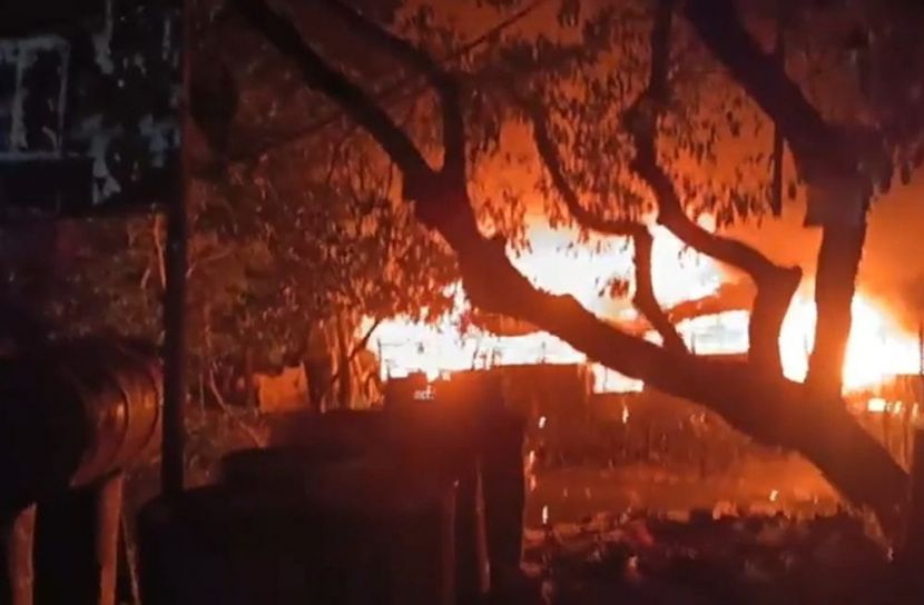 নোয়াখালীতে সিলিন্ডার বিস্ফোরণে পুড়ল ৫ দোকান