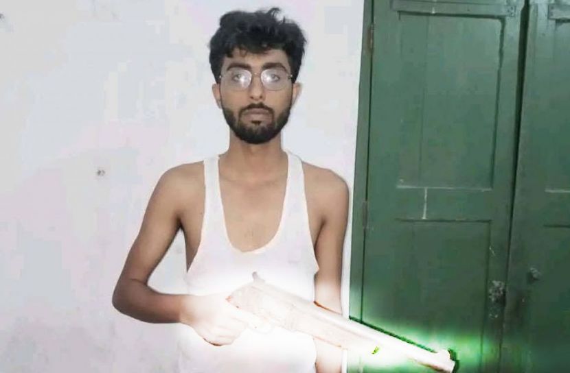 অস্ত্রের ভয় দেখিয়ে চাঁদাবাজি ছাত্রদল থেকে বহিষ্কার 