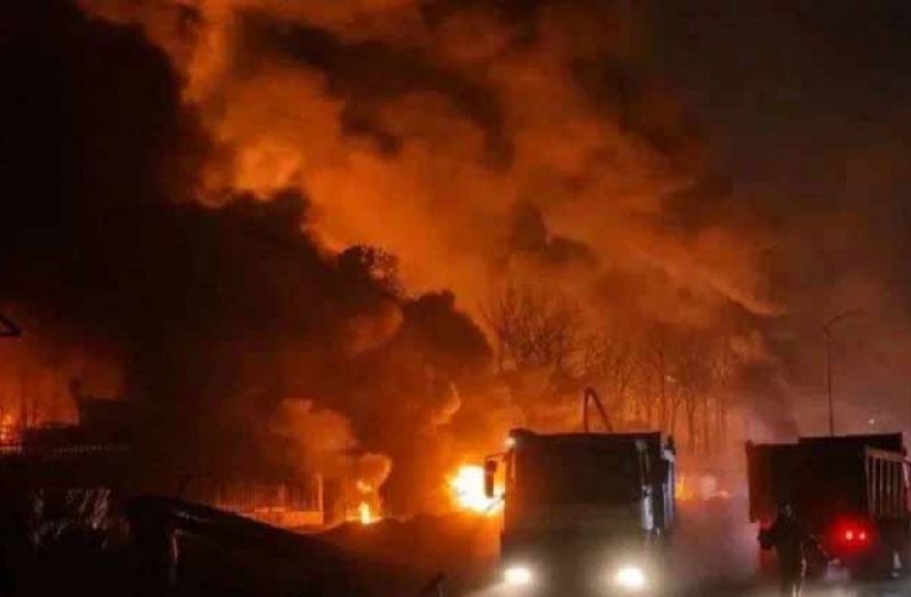 লিবিয়ার তেল শোধনাগারের জ্বালানি ট্যাংকে আগুন