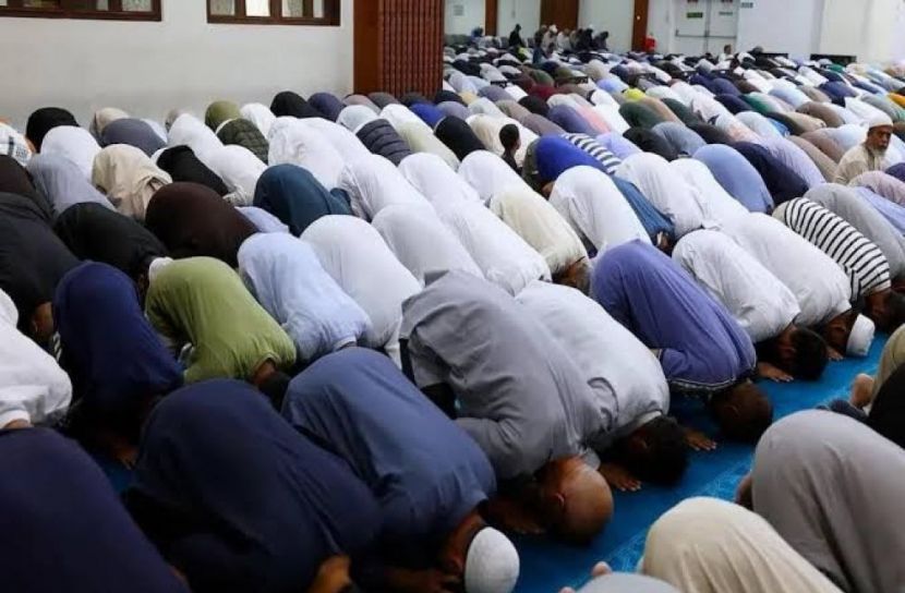 ইংল্যান্ডে বৃষ্টির আশায় সালাতুল ইস্তিসকা আদায় মুসলিমদের