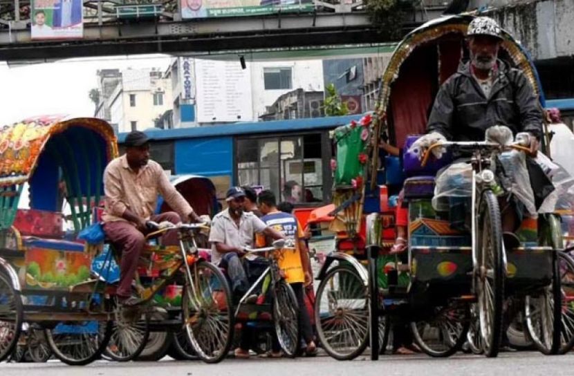 লাগামহীন ‘বাংলার টেসলা’, ঢাকার সড়কে আতঙ্ক