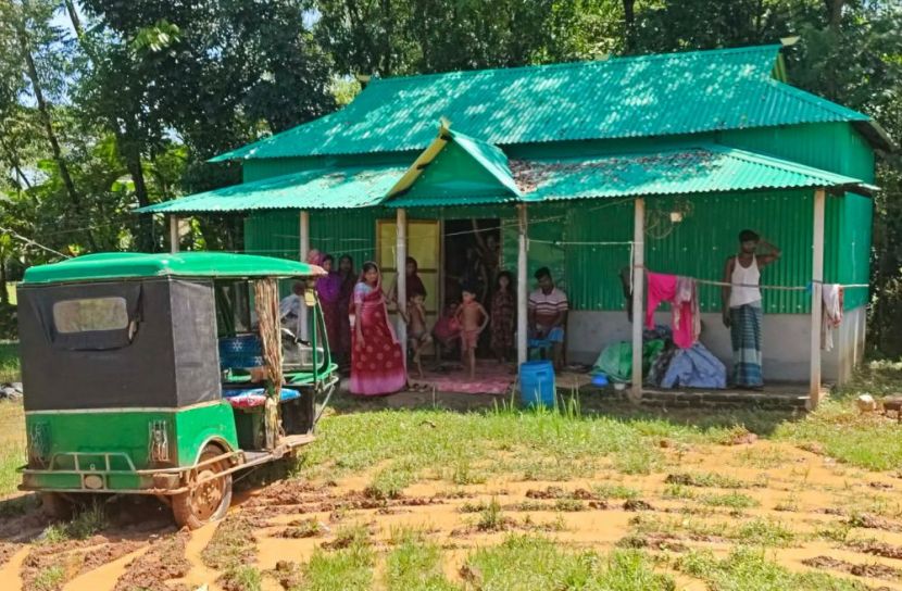 ব্যাংকে বন্ধক রাখা জমি বিক্রির অভিযোগ, বিপাকে ৫  পরিবার 