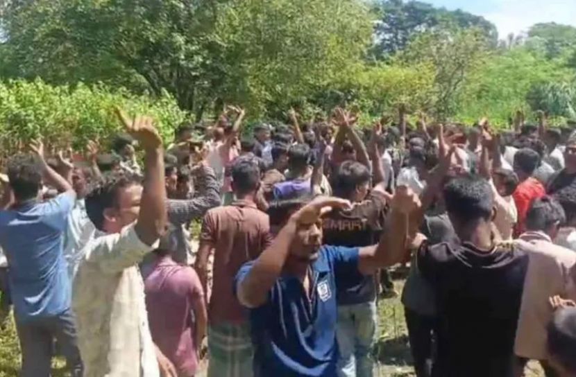 সীতাকুণ্ডে রেলওয়ের জায়গা উচ্ছেদে বাধা