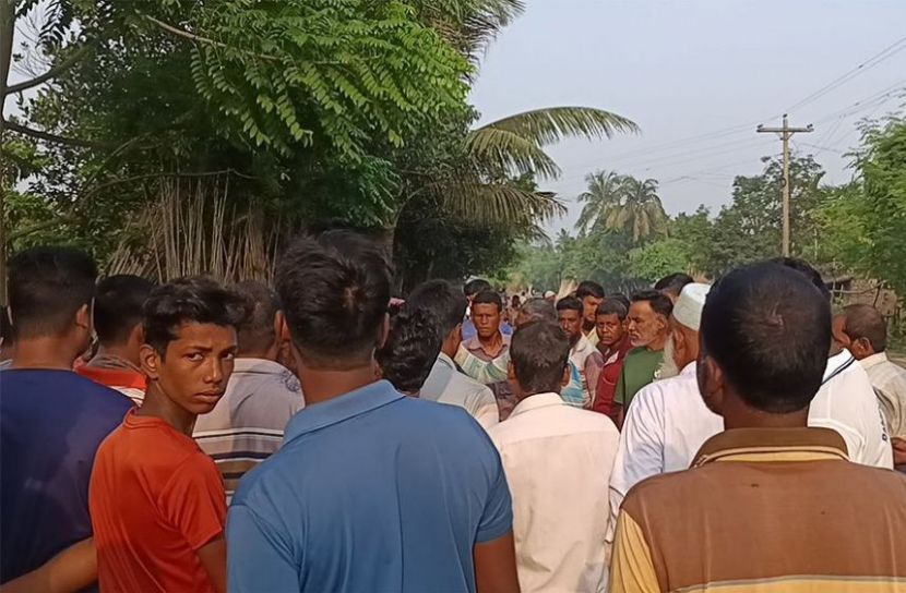 নাটোরে অ্যাম্বুলেন্সের ধাক্কায় ভ্যানচালক নিহত